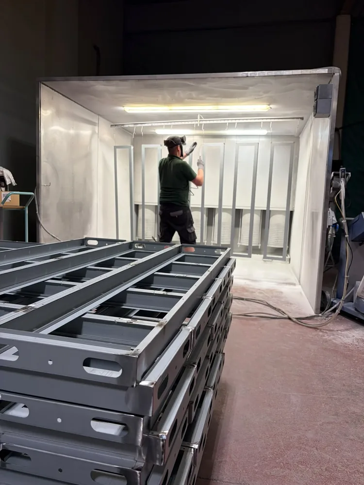 In-house powder coating spray booth